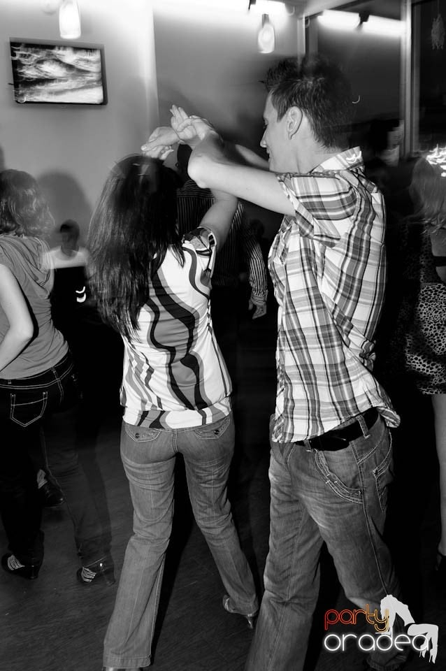 Vineri seara dansăm în Blondy's, 