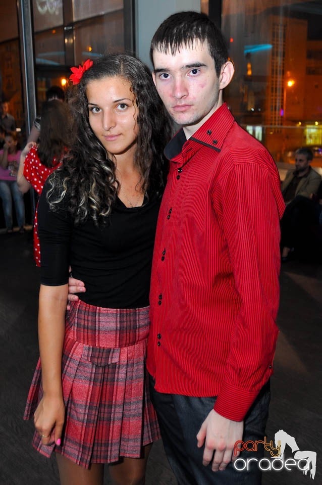 Vineri seara dansăm în Blondy's, 