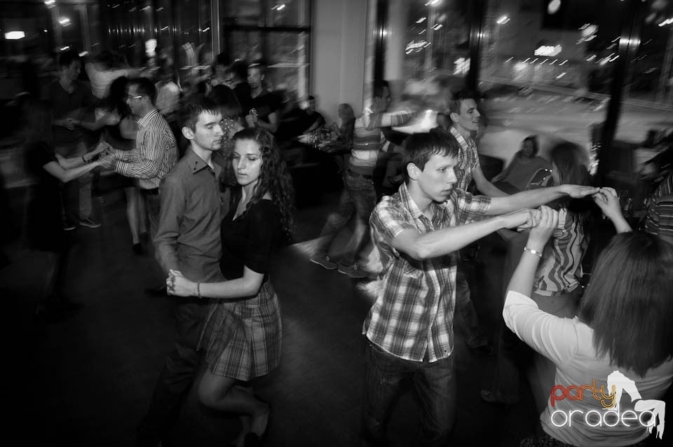 Vineri seara dansăm în Blondy's, 