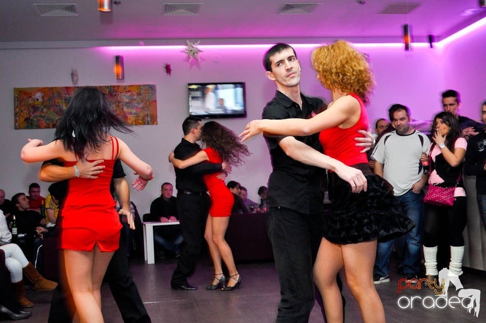 Vineri seara dansăm în Blondy's, 