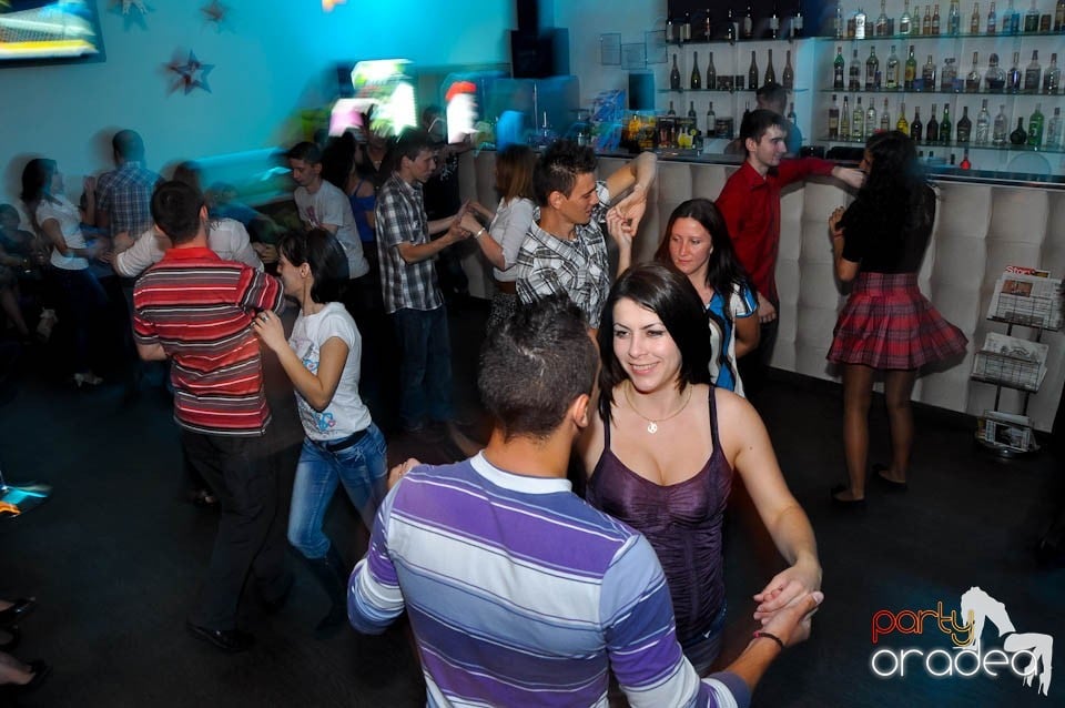 Vineri seara dansăm în Blondy's, 