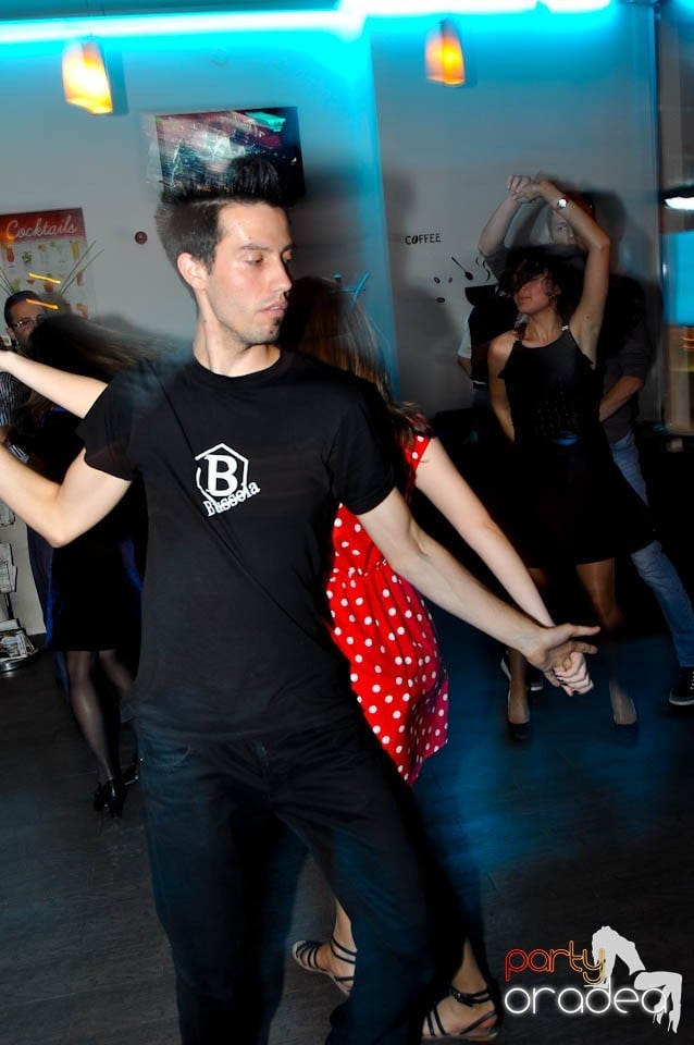 Vineri seara dansăm în Blondy's, 