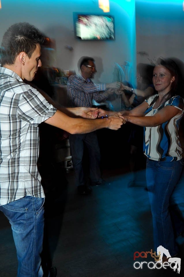 Vineri seara dansăm în Blondy's, 