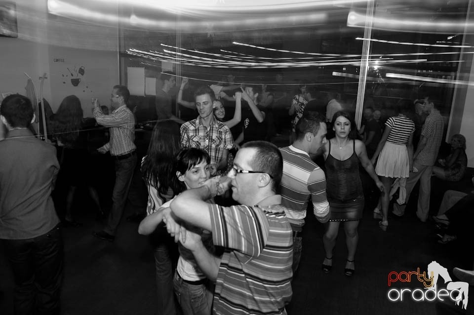 Vineri seara dansăm în Blondy's, 