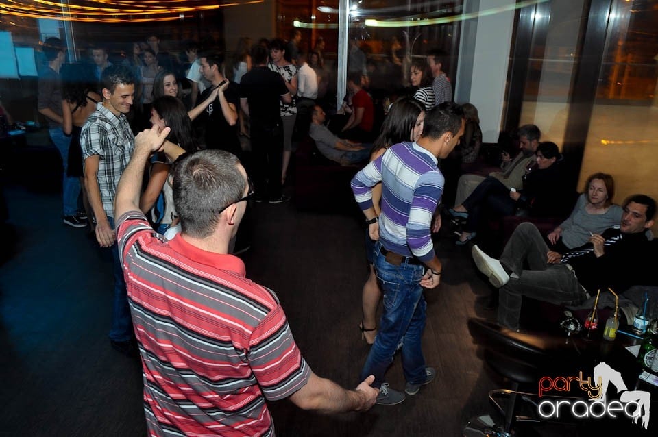 Vineri seara dansăm în Blondy's, 