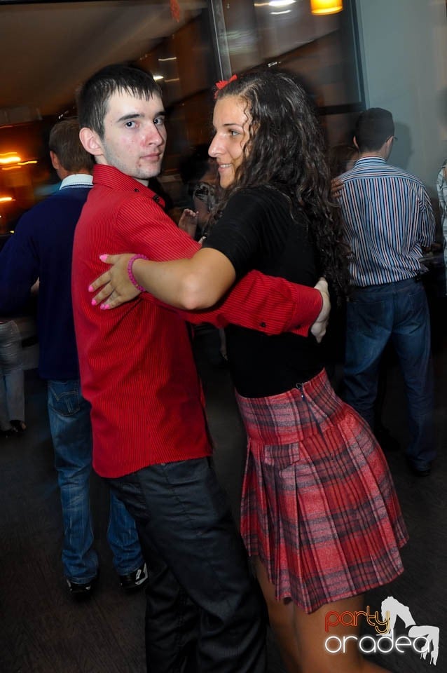 Vineri seara dansăm în Blondy's, 