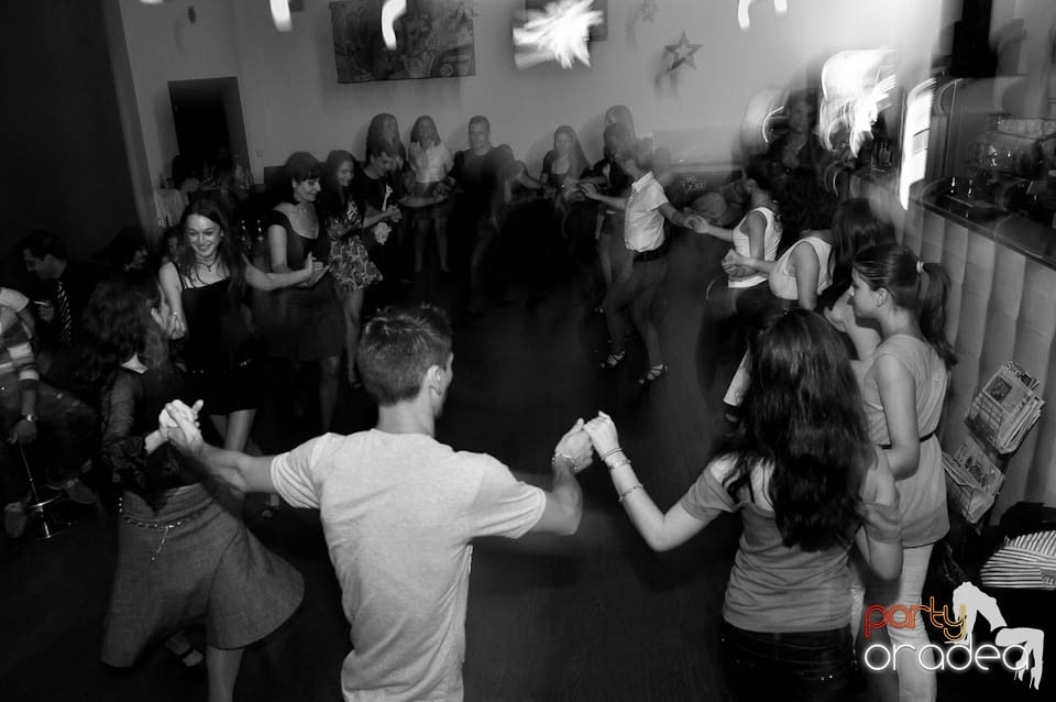 Vineri seara dansăm în Blondy's, 