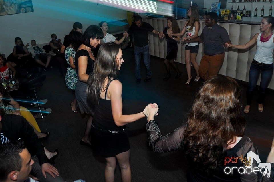 Vineri seara dansăm în Blondy's, 