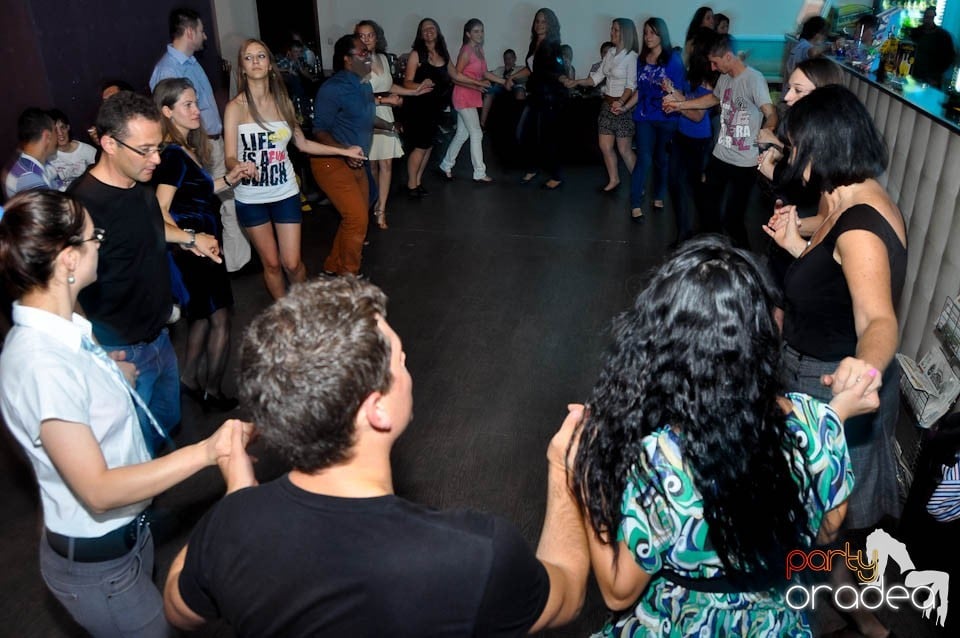 Vineri seara dansăm în Blondy's, 