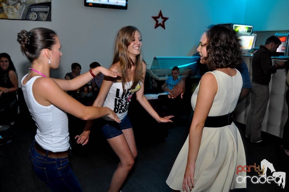 Vineri seara dansăm în Blondy's, 