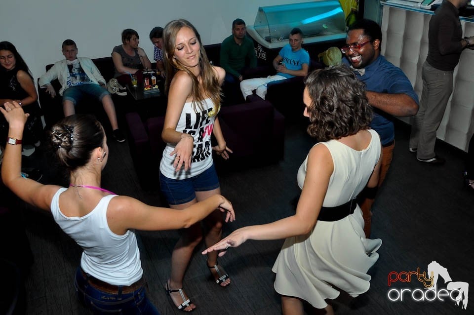 Vineri seara dansăm în Blondy's, 