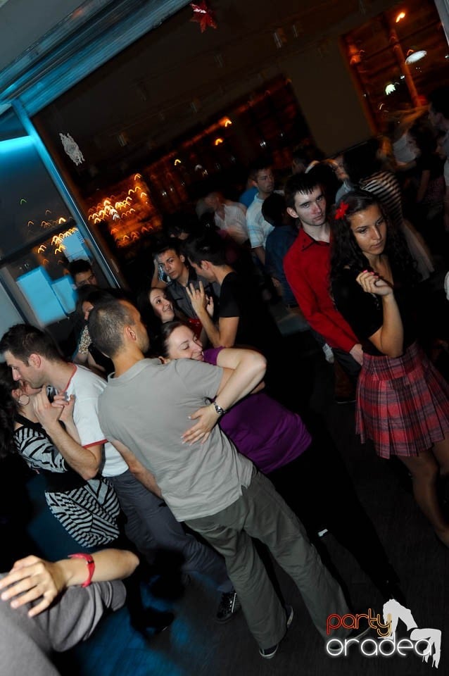 Vineri seara dansăm în Blondy's, 