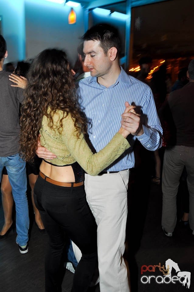 Vineri seara dansăm în Blondy's, 