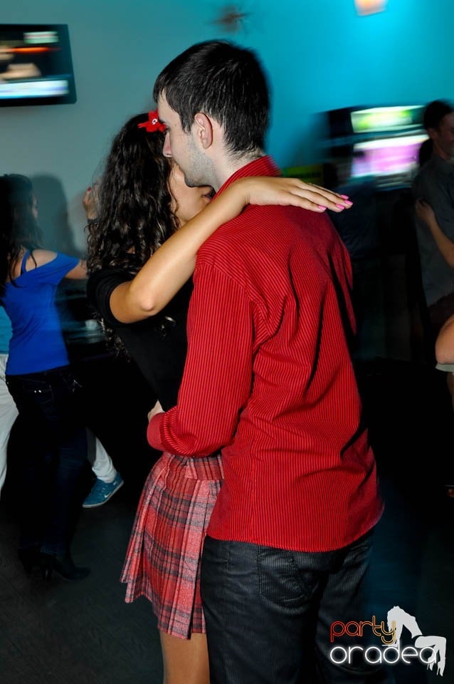 Vineri seara dansăm în Blondy's, 