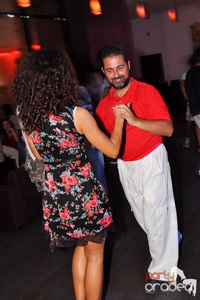 Vineri seara dansăm în Blondy's, 