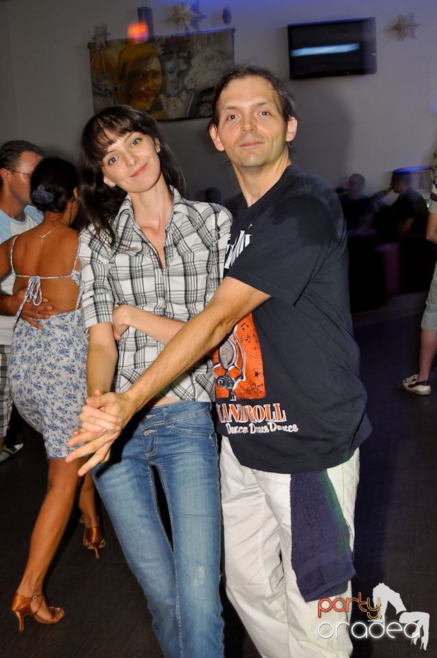 Vineri seara dansăm în Blondy's, 