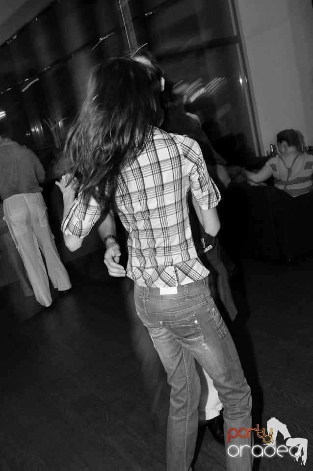 Vineri seara dansăm în Blondy's, 