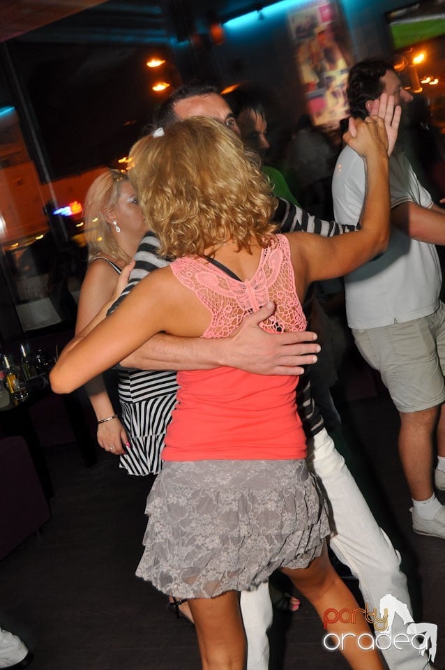 Vineri seara dansăm în Blondy's, 