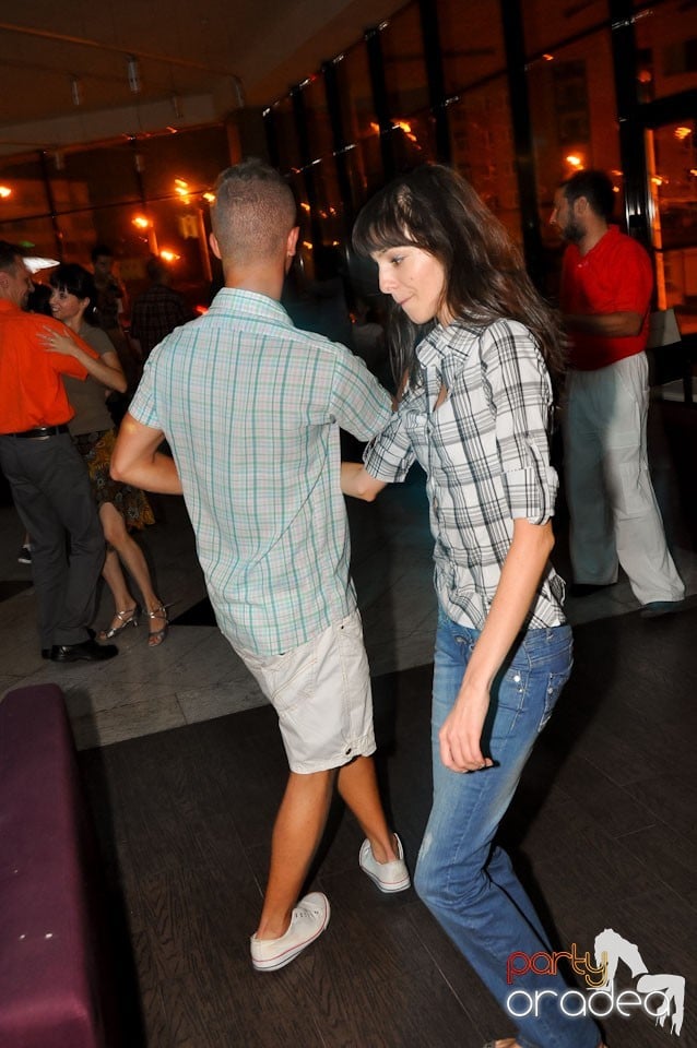 Vineri seara dansăm în Blondy's, 