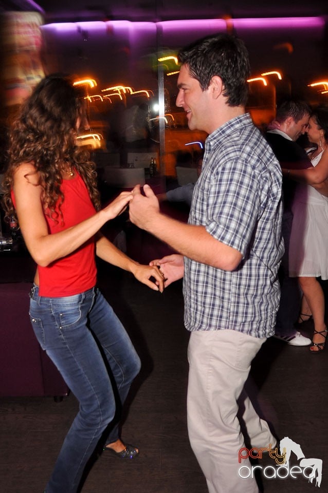 Vineri seara dansăm în Blondy's, 