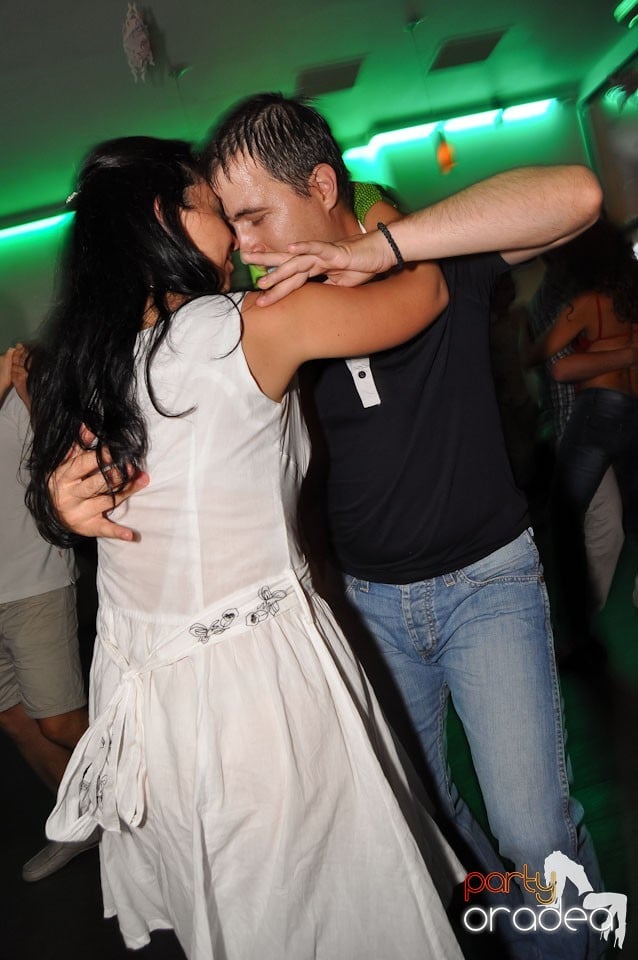 Vineri seara dansăm în Blondy's, 