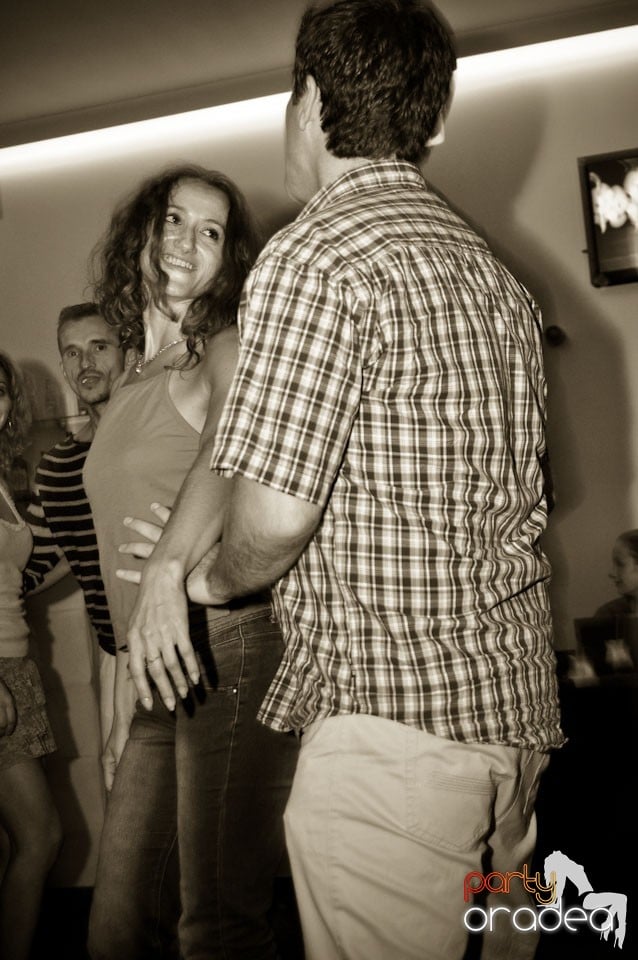 Vineri seara dansăm în Blondy's, 