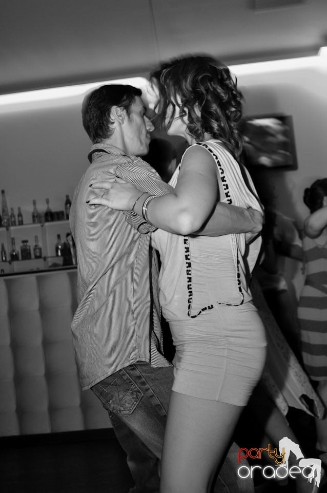 Vineri seara dansăm în Blondy's, 