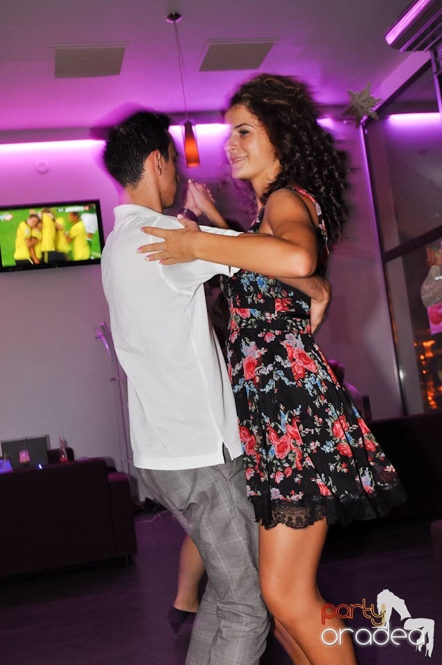 Vineri seara dansăm în Blondy's, 