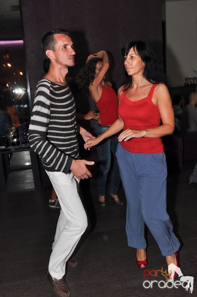 Vineri seara dansăm în Blondy's, 