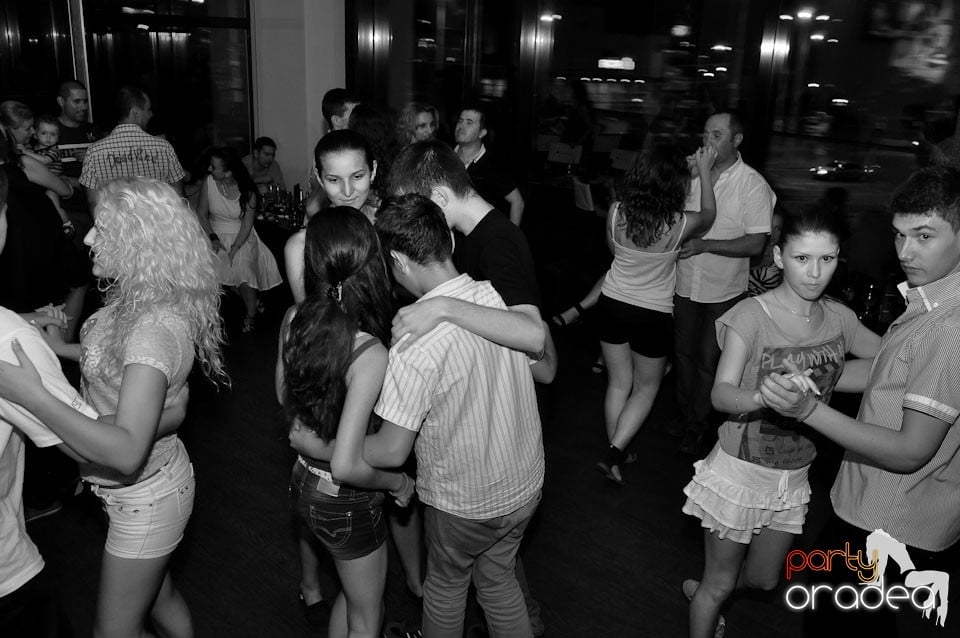 Vineri seara dansăm în Blondy's, 