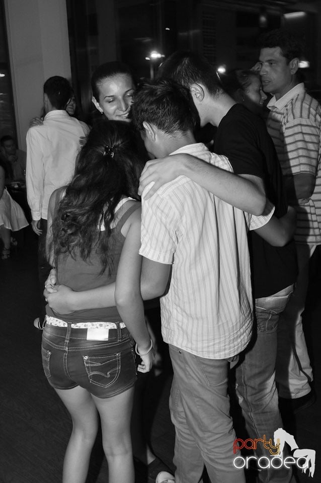 Vineri seara dansăm în Blondy's, 