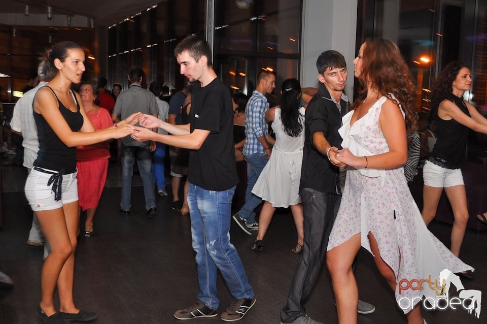 Vineri seara dansăm în Blondy's, 