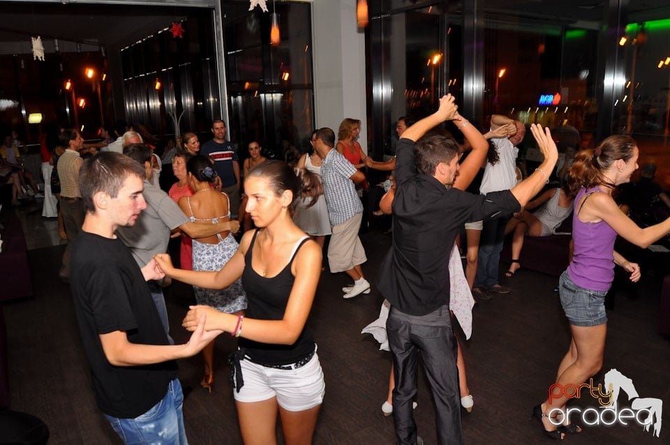 Vineri seara dansăm în Blondy's, 