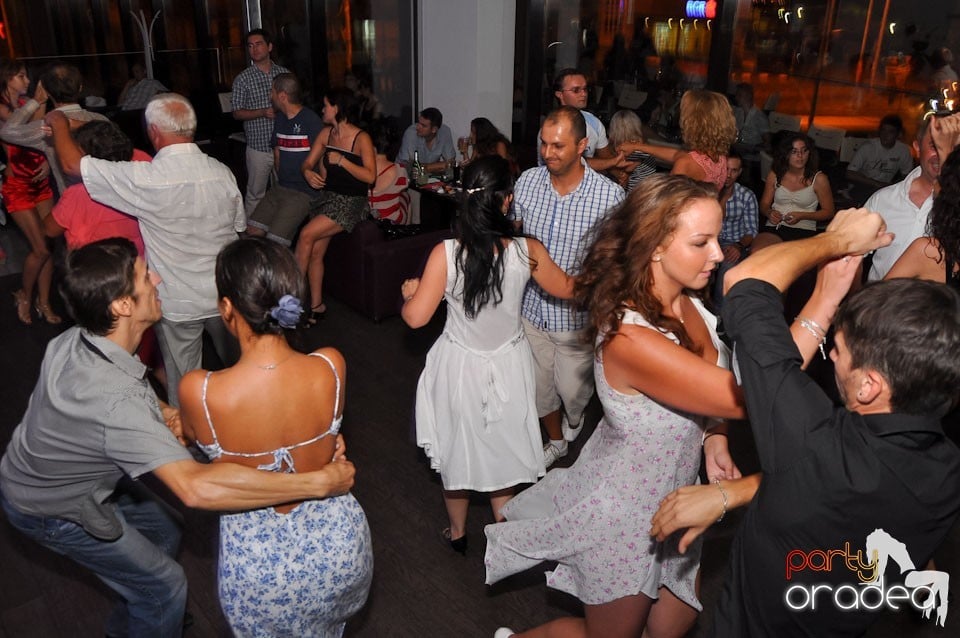 Vineri seara dansăm în Blondy's, 