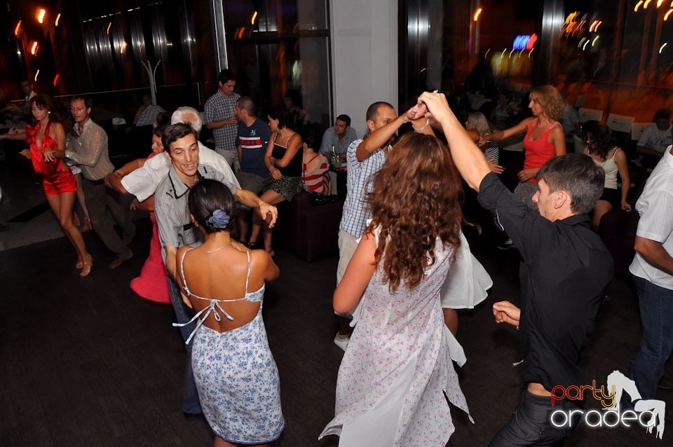 Vineri seara dansăm în Blondy's, 