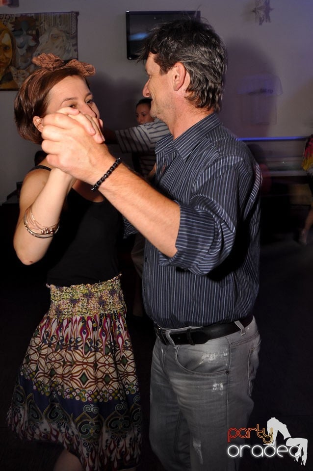 Vineri seara dansăm în Blondy's, 