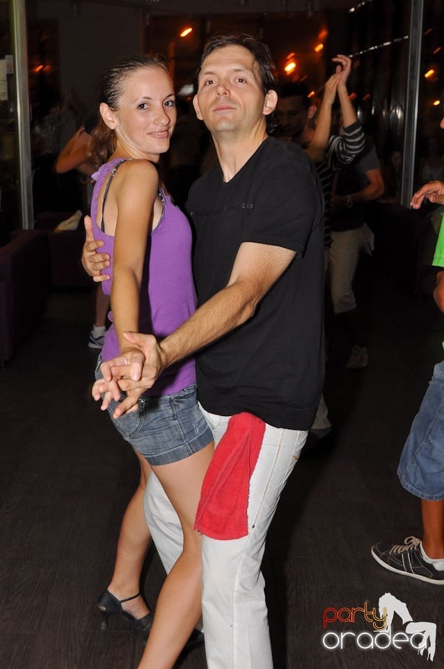 Vineri seara dansăm în Blondy's, 