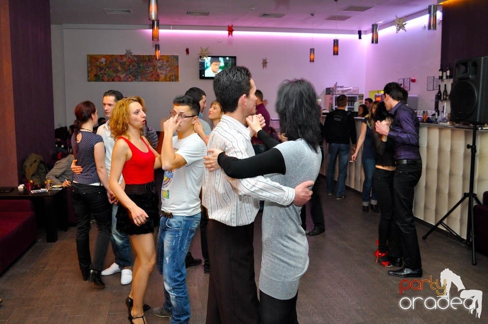 Vineri seara dansăm în Blondy's, 