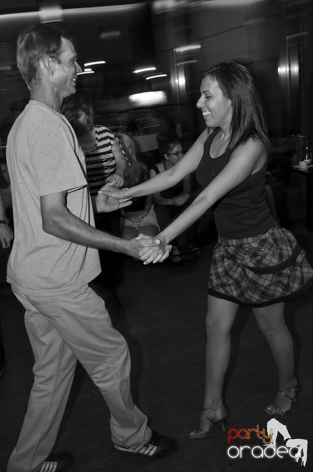 Vineri seara dansăm în Blondy's, 