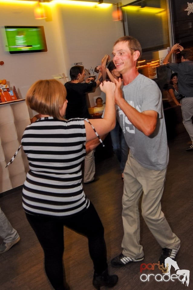 Vineri seara dansăm în Blondy's, 