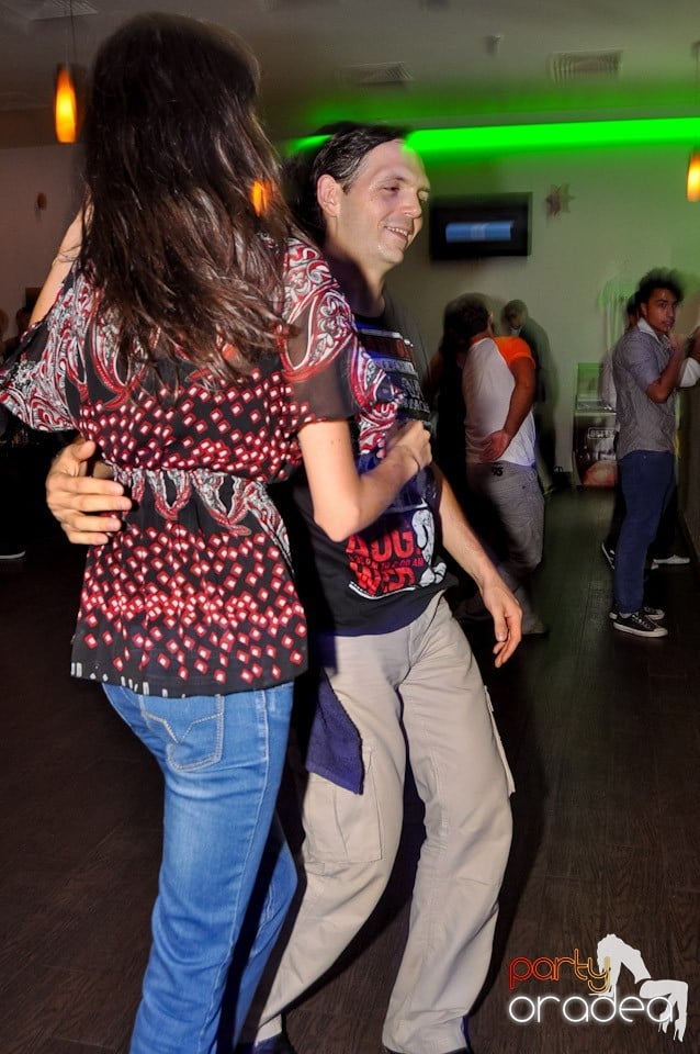 Vineri seara dansăm în Blondy's, 