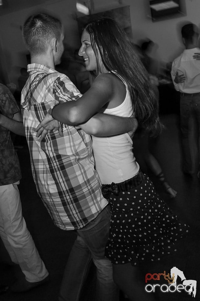 Vineri seara dansăm în Blondy's, 