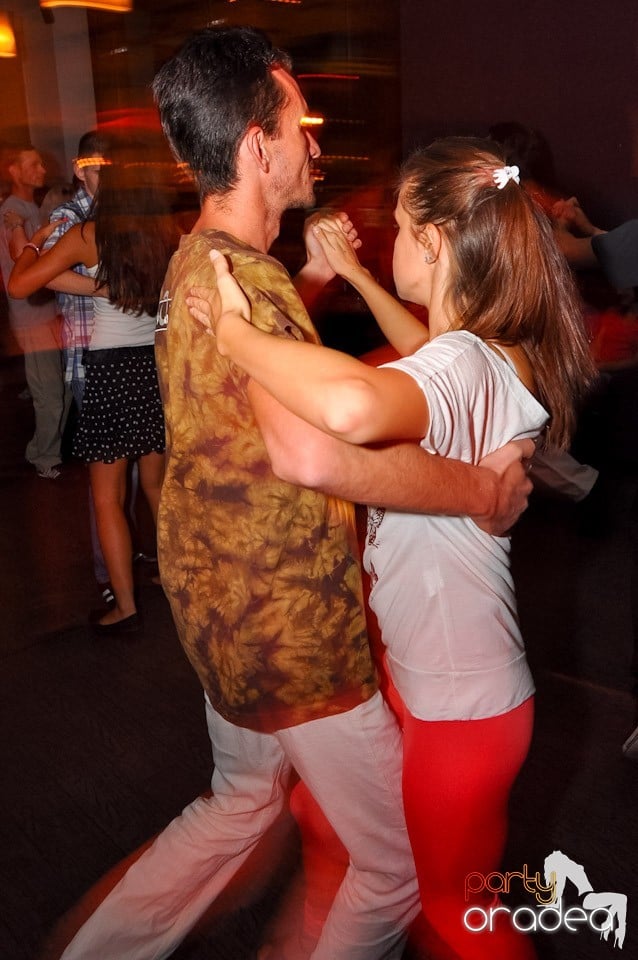 Vineri seara dansăm în Blondy's, 