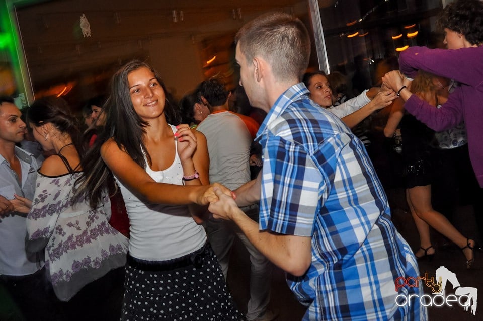 Vineri seara dansăm în Blondy's, 