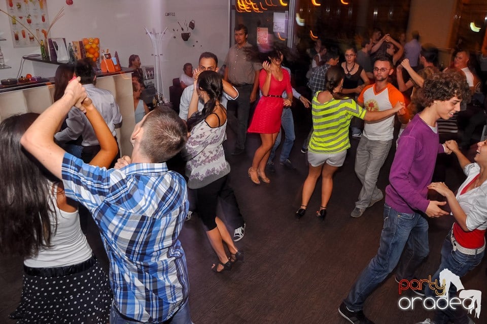 Vineri seara dansăm în Blondy's, 