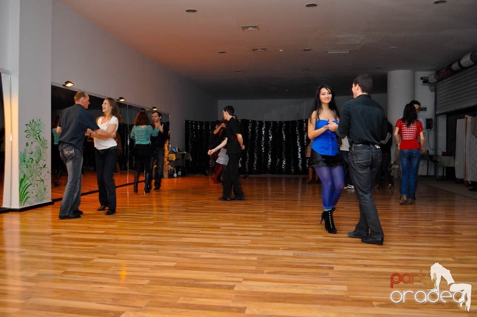 Vineri seara dansăm în Blondy's, 