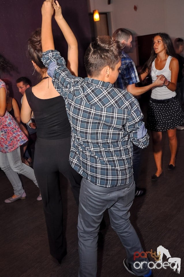 Vineri seara dansăm în Blondy's, 