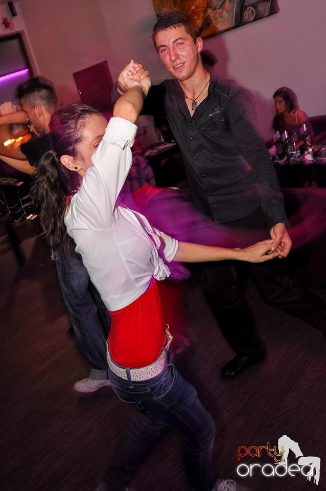 Vineri seara dansăm în Blondy's, 