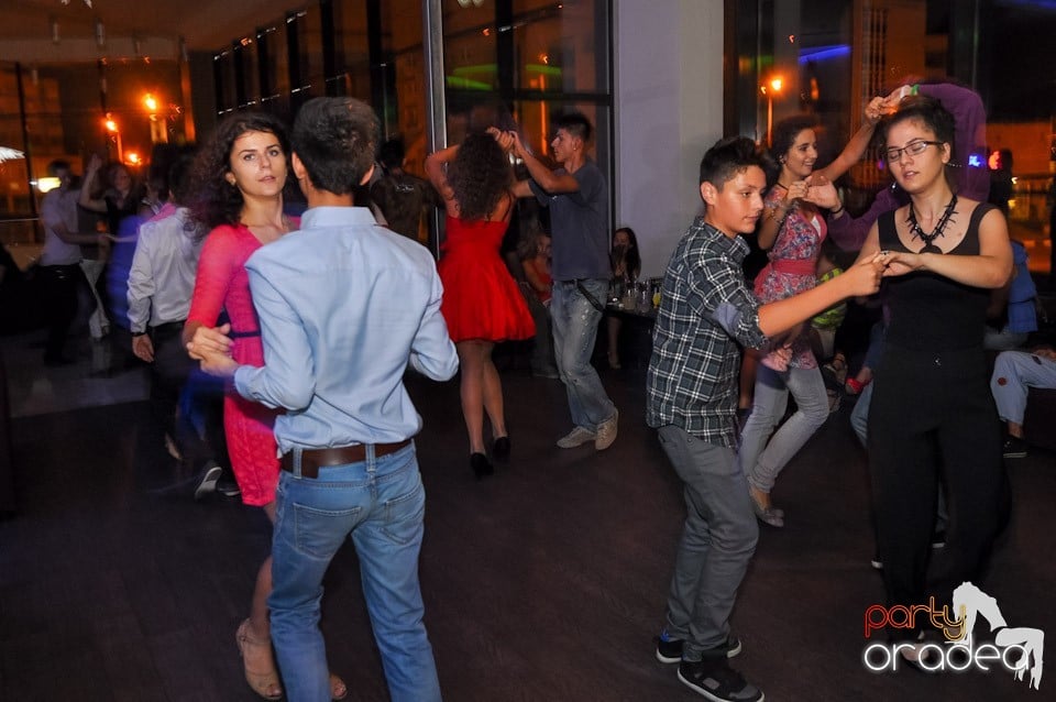 Vineri seara dansăm în Blondy's, 