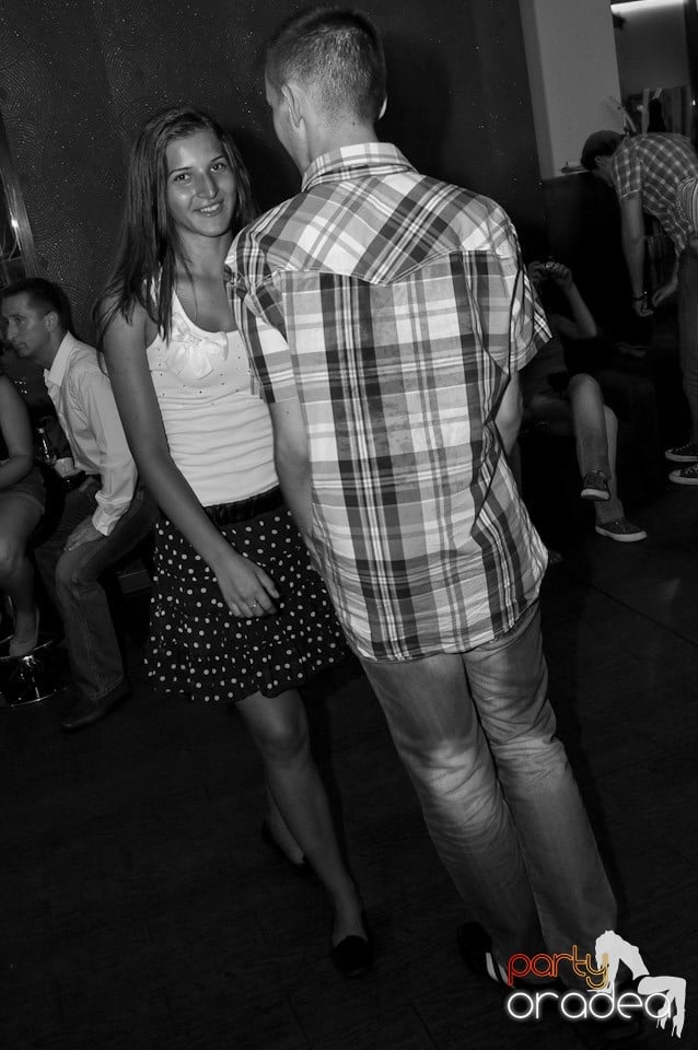 Vineri seara dansăm în Blondy's, 